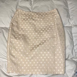 Ann Taylor Size 6 Cream Pencil Skirt with White Polkadots